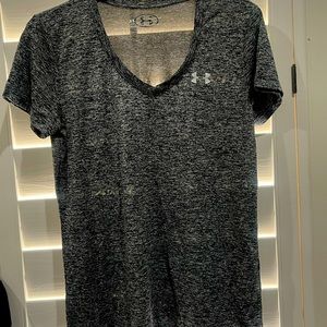 Under Armour loose fit sz small v- neck